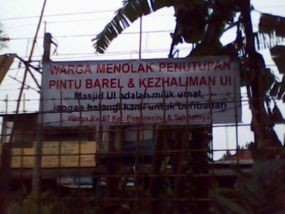 Pintu Akses ke Masjid UI Ditutup, Warga Pondok Cina Protes