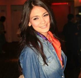 Luna Maya Datangi Mabes Polri Tanpa Ariel