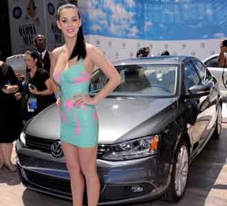 Katy Perry Kenalkan VW Jetta