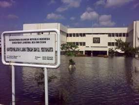 Kantor Bea Cukai Jateng-DIY Masih Terendam Rob