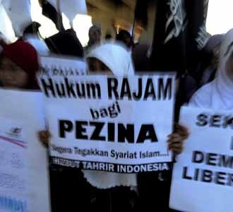 HTI Tolak Seks Bebas