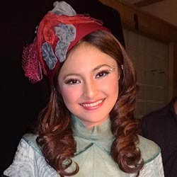 Songket Bikin Marshanda Jatuh Cinta