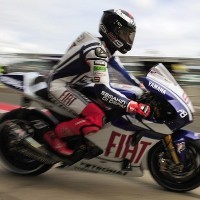 Menang, Lorenzo Terus di Puncak