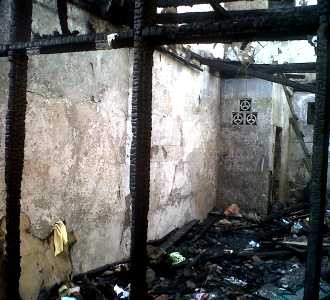41 Rumah di Jembatan Besi Hangus