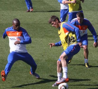 Mengintip Latihan Singa Oranye 