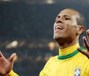 Fabiano Akhiri Puasa Dengan Gaya