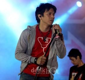 Heboh Video Porno Anaknya, Ayah Ariel Stres
