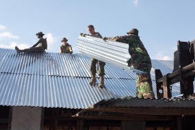 Marinir Indonesia dan AS Renovasi Gedung SDN Situbondo