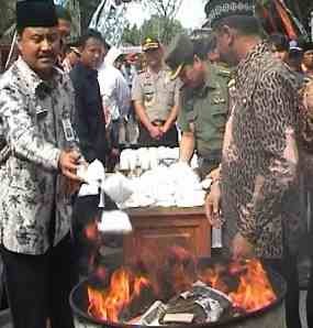 6.263 Botol Miras dan 84,8 Gram Sabu Dimusnahkan