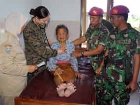 Marinir Indonesia dan AS Gelar Pengobatan Gratis