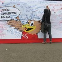 Goreskan Dukunganmu di Comment Wall