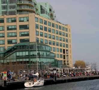 Jalan-jalan di Waterfront Toronto