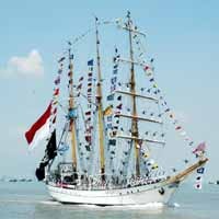 KRI Dewaruci Singgah di Spanyol