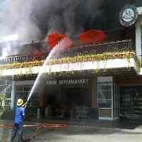 Sinar Supermarket Terbakar, Lalin Terganggu 