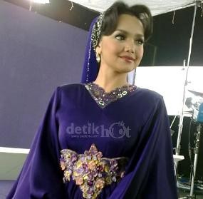 Siti Nurhaliza Dihadiahi Plat Nomor Rp 185 Juta