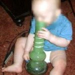 Ibu Bodoh, Posting Foto Bayinya Hisap Bong di Facebook