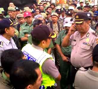 Ratusan PNS Halangi Eksekusi BCJ