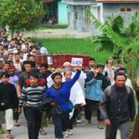 Disambut Takbir, Yuli Harsono Dimakamkan di Kebumen