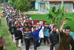 Disambut Takbir, Yuli Harsono Dimakamkan di Kebumen