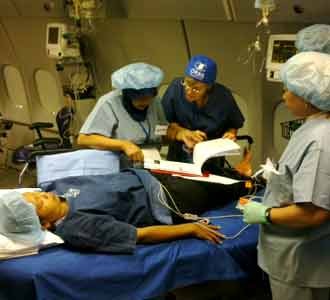 Pelatihan Operasi Mata di Pesawat