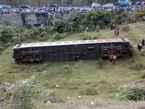 1 Gerbong Masuk Jurang & 2 Terlempar Sejauh 10 Meter 