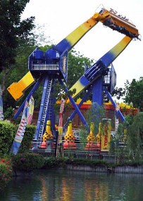 Serunya Membuat Replika Wahana Dufan