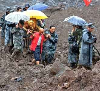 Longsor di China 100 Orang Terkubur