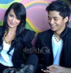 Shireen Sungkar Bantah Putus Karena Teuku Wisnu