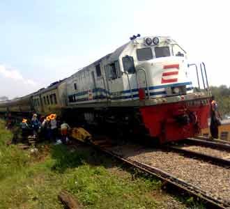 Rel Rusak di Madiun Selesai Diperbaiki
