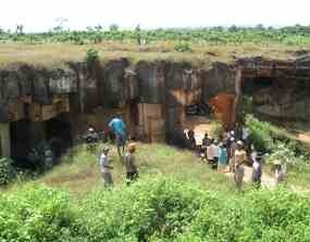 Warga Ramai-ramai Cari Korban yang Belum Ditemukan