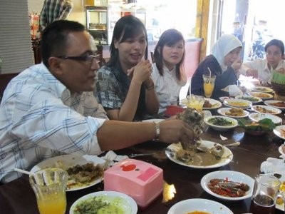 Serunya Makan Sop Kepala Kambing