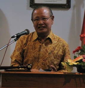 Berpantun Asal-asalan Ala Bang Sofyan