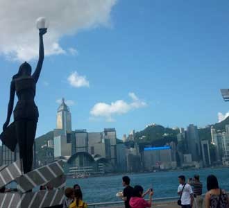 Hong Kong di Tengah Tahun