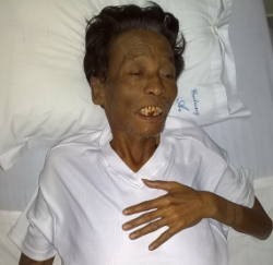 Takut Roboh, Rumah Pelawak Cholik Dijaga Tetangga
