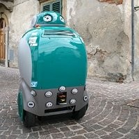 Robot DusCart Berkeliling Kumpulkan Sampah  