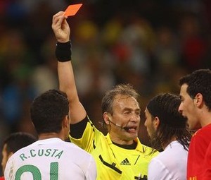 Maradona: Spanyol Dibantu Wasit