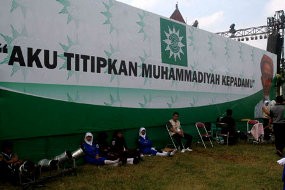 Pesta Kembang Api Tutup Acara Tasyakuran Seabad Muhammadiyah