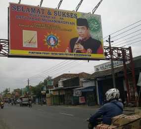 Muchdi Pr Pasang Baliho Ucapan Selamat