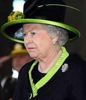 Ratu Elizabeth Dapat Hadiah BlackBerry