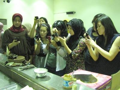 Serunya Membuat Cigar dan Icip-icip Kue!