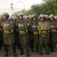 Satpol PP Digebuki Anak Punk di Depok