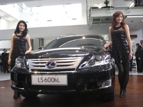 TAM Kunjungi Pemilik Mobil Lexus di Indonesia