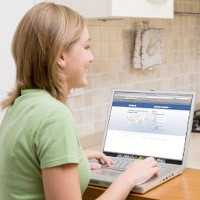 Wanita Paling Gandrung akan Facebook 