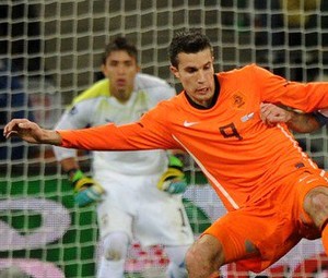 Van Persie Kejar Maradona