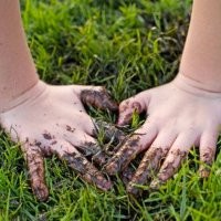 Jangan Takut Cacingan, Main di Tanah Aman