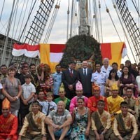 Tiba di Prancis, Awak Dewaruci Disiram Petuah Pak Try