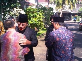 Sudi dan Djoko Suyanto Melayat Ibunda Hatta Rajasa