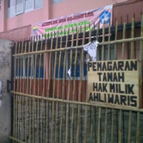 Ahli Waris Copot Segel SD Bojongloa