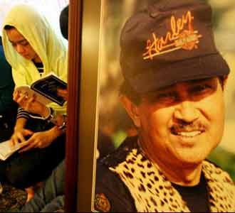 Herman Sarens Meninggal Dunia