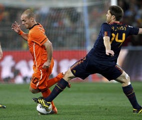 Menteri Begadang Nonton Bola, Jadwal Ngantor pun Molor